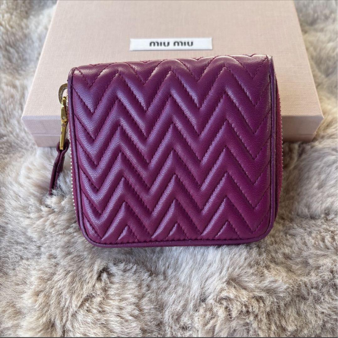 くるみmiumiu 二つ折り財布 ウォレット ラウンドファスナー レザー