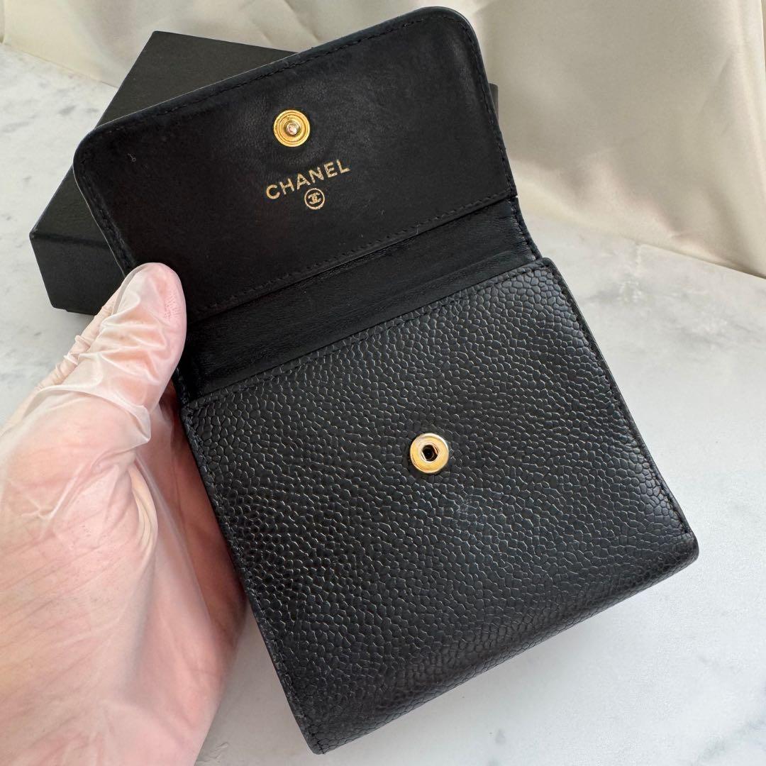【極美品・箱付き】CHANEL シャネル キャビアスキン折財布 ココマーク