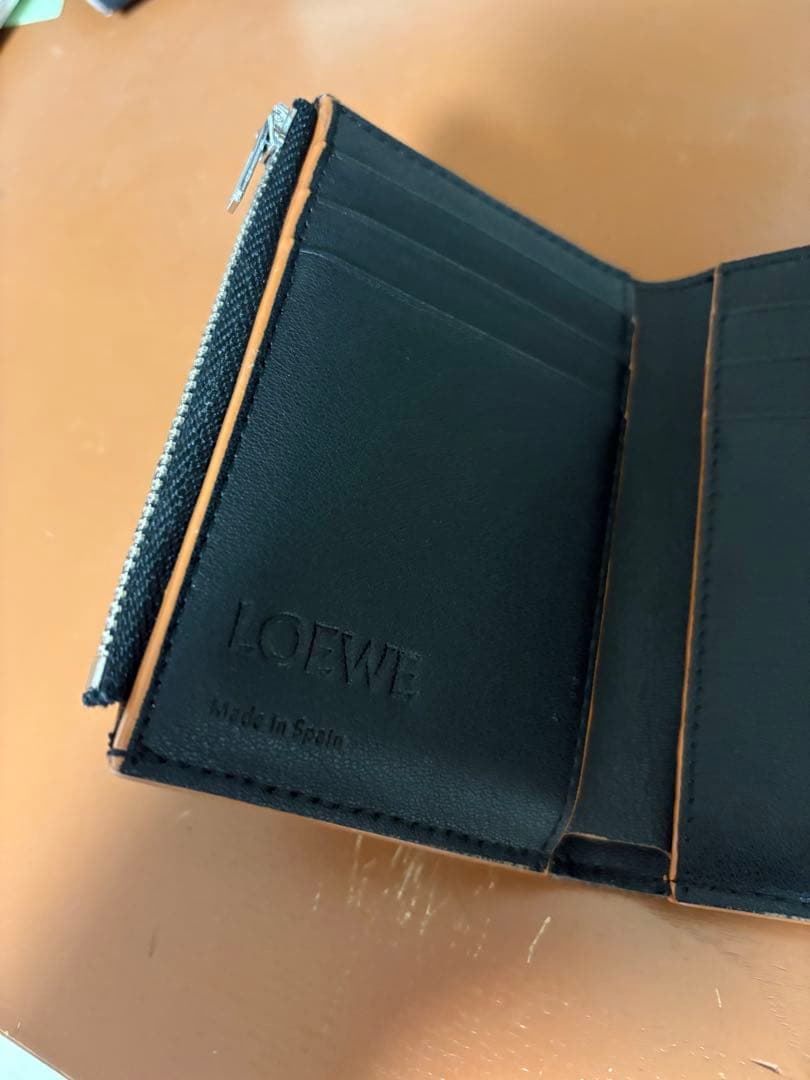 LOEWE 黒 レザー 三つ折り財布