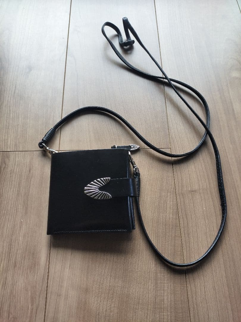 TOGA　PULLAブラックレザー二つ折り財布