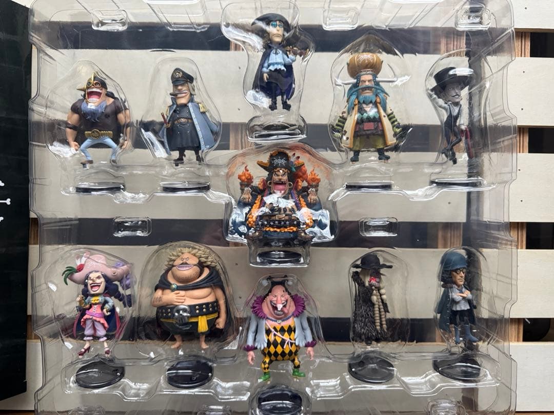 ひ*ろ様 ワンピース　ワールドコレクタブルフィギュアプレミアム　黒ひげ海賊団