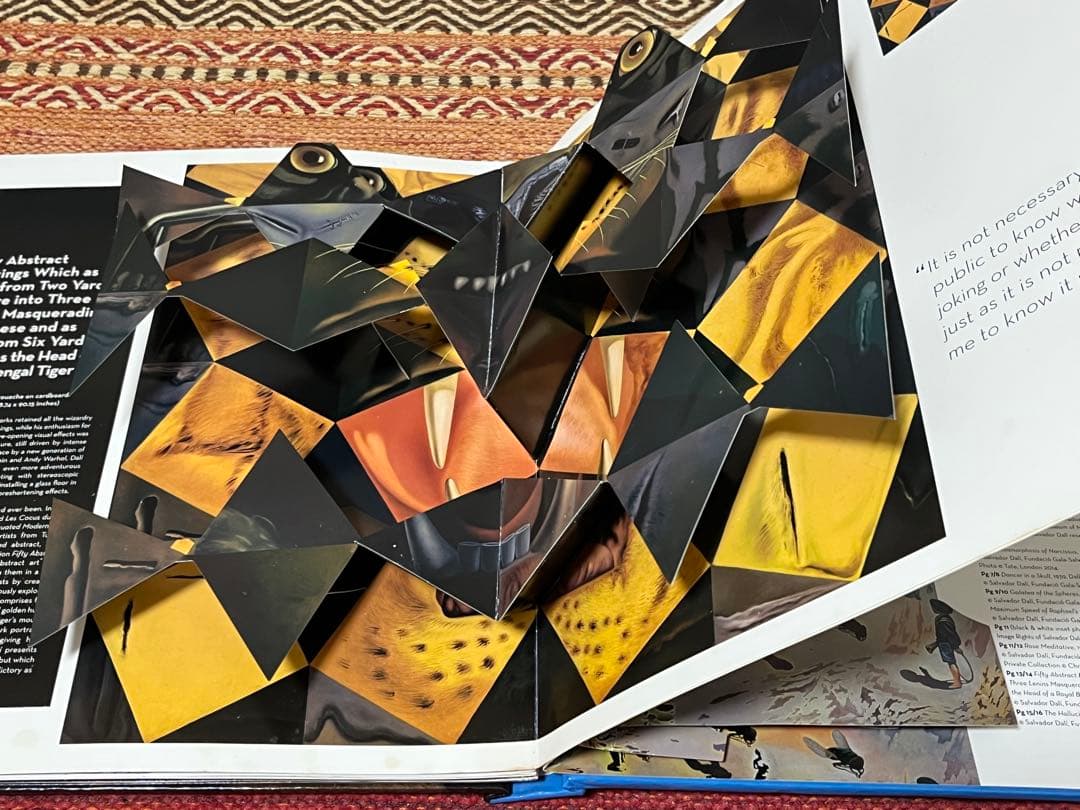 Dalí Pop-Ups 珍しい書物　ダリ