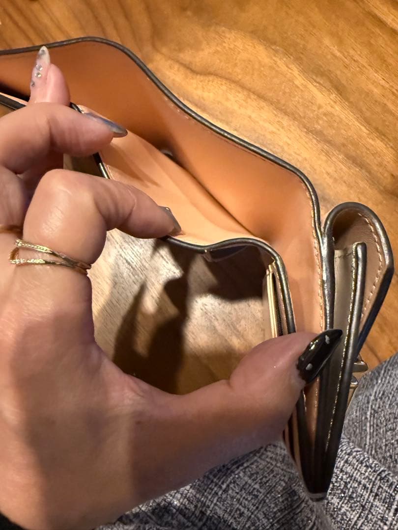 FENDI三つ折り財布 グレーとピンクのレザー