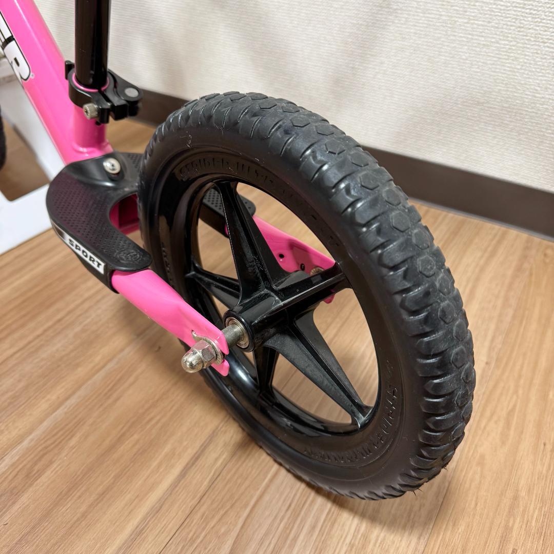 使用2回 ストライダー スポーツ 12インチ ピンク スタンド付 STRIDER