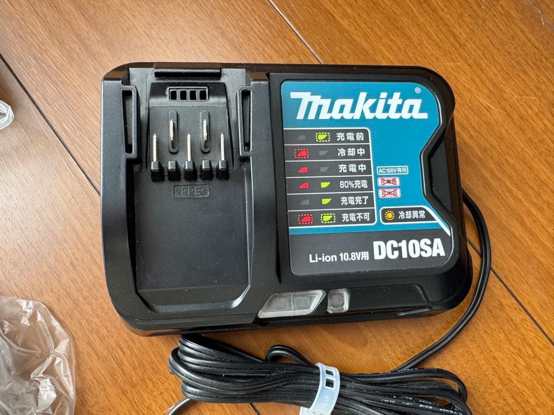 マキタ　充電式クリーナ　10.8V CL107FDSHW　紙パック式　掃除機