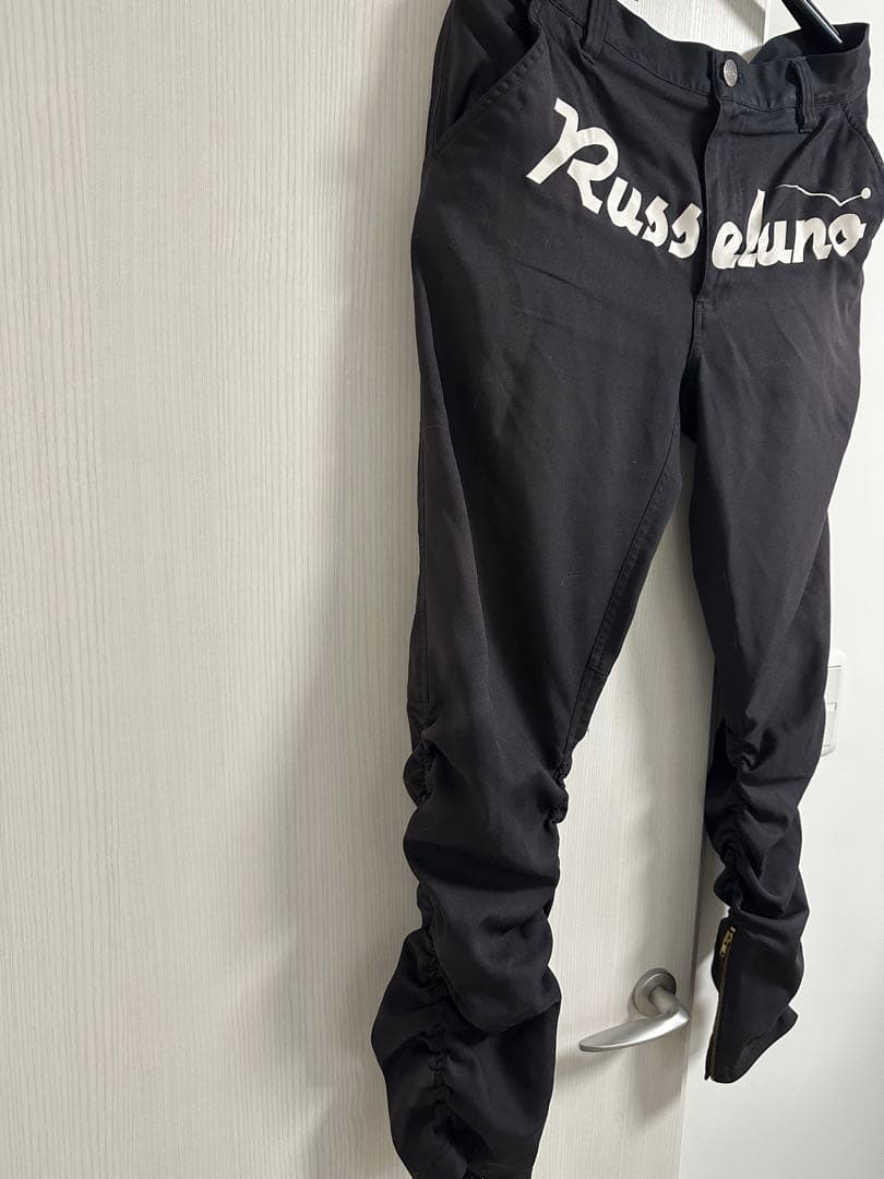 Russeluno 黒 ロゴ入り スリムフィットパンツ