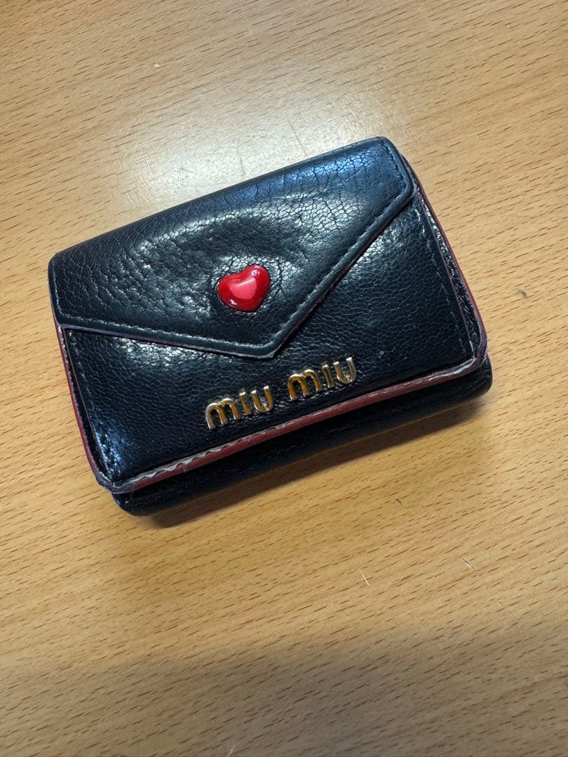 miu miu 黒 レザー 三つ折り財布