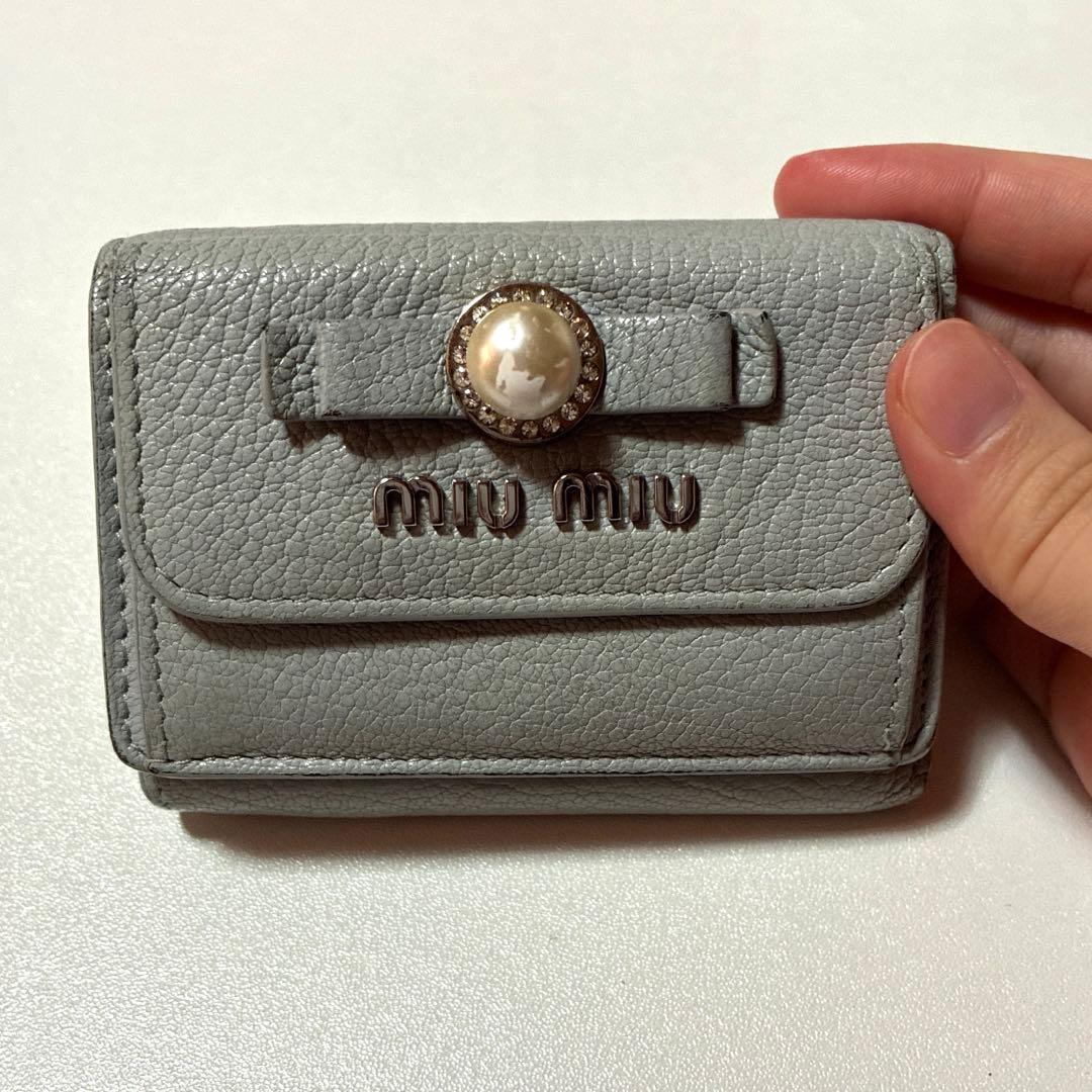 miu miu ミュウミュウ 三つ折り財布 マドラス パール ビジュー 水色