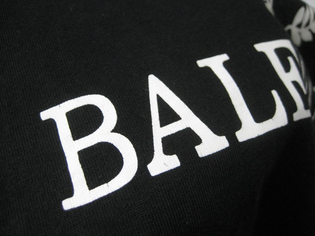 BALENCIAGA バレンシアガ　ロゴ Tシャツ 　黒　S