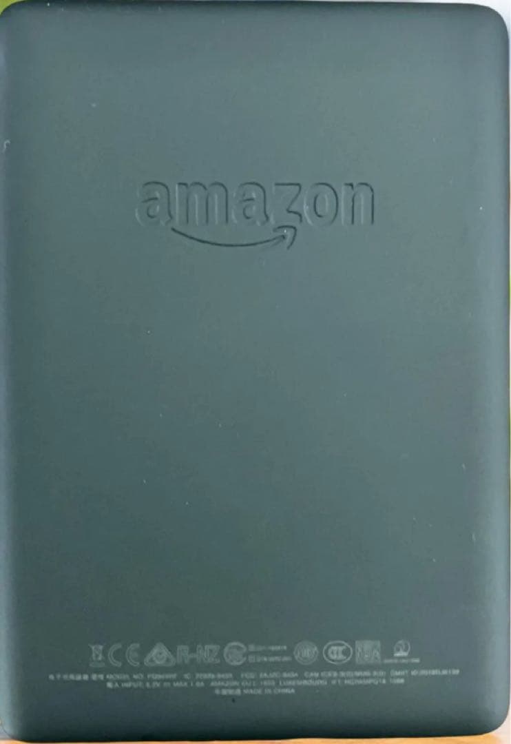 Kindle Paperwhite (第10世代) 本体とカバー付