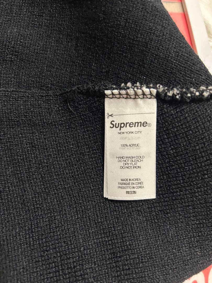 supremeニット帽子➡️ほぼ未使用状態⭕️本日限定価格‼️！ステッカーつき✨