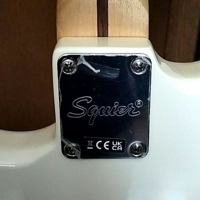 Squier by Fender Stratocaster　 ホワイト