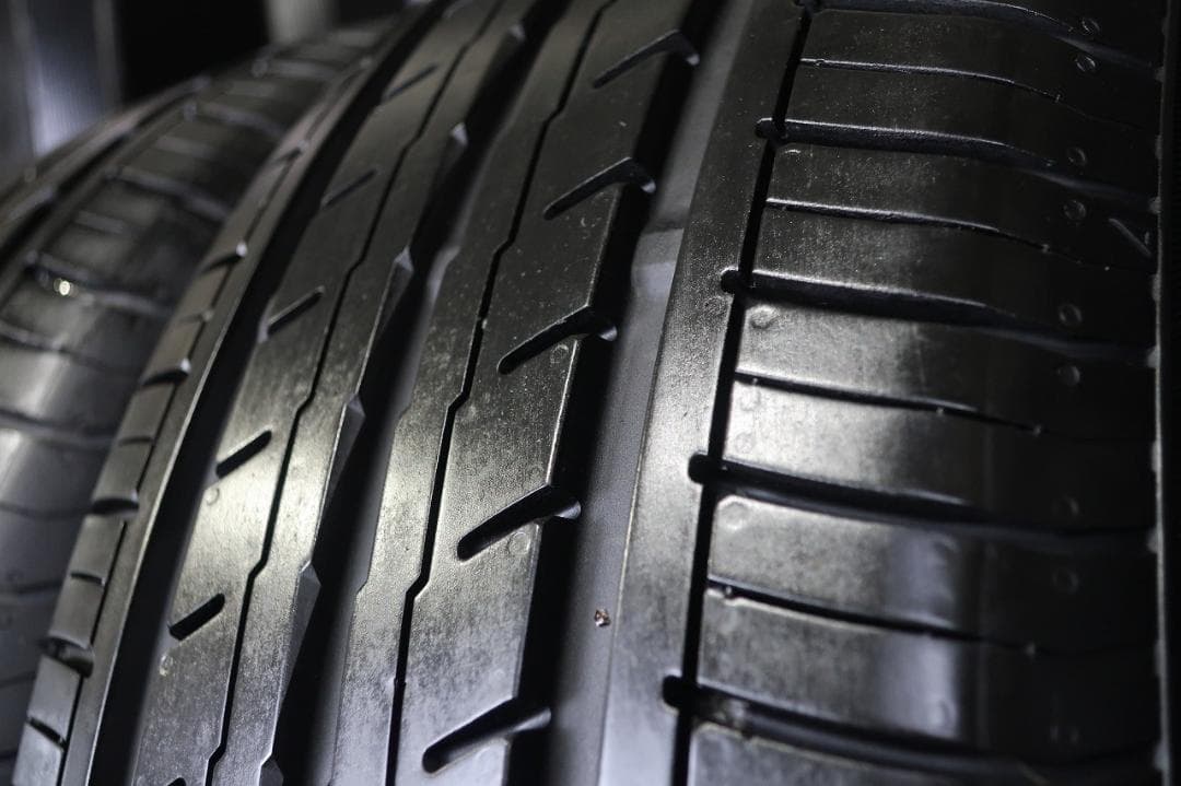 イボ付き 23~24年製 215/60R16 ヨコハマ ブルーアース ES32