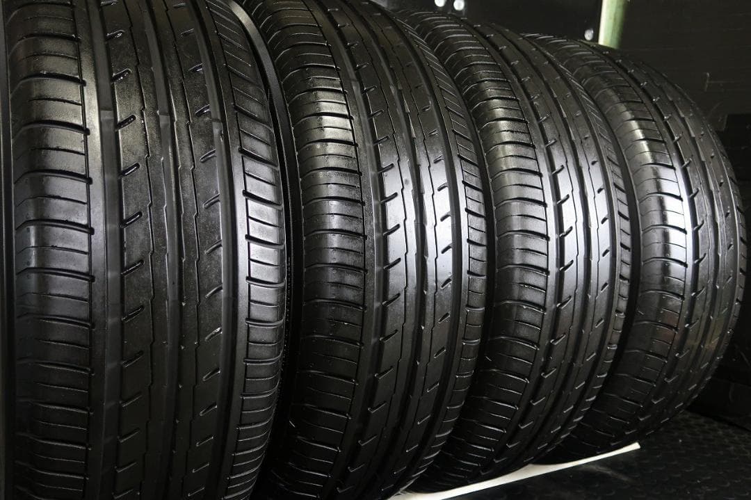 イボ付き 23~24年製 215/60R16 ヨコハマ ブルーアース ES32
