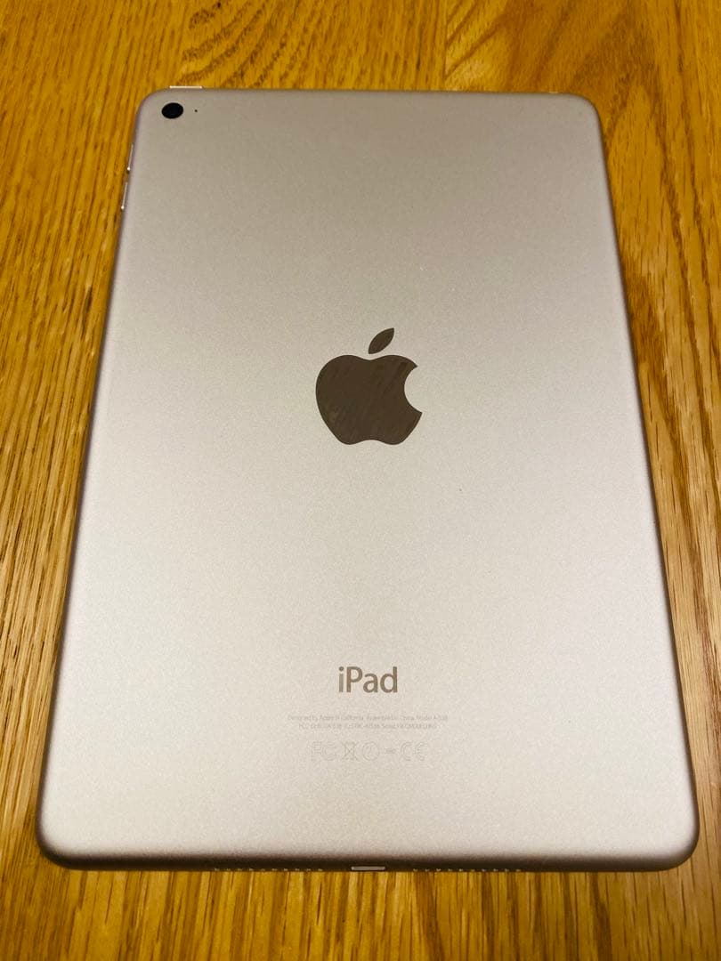 iPad mini 4 シルバー 64GB + Bluetoothキーボード