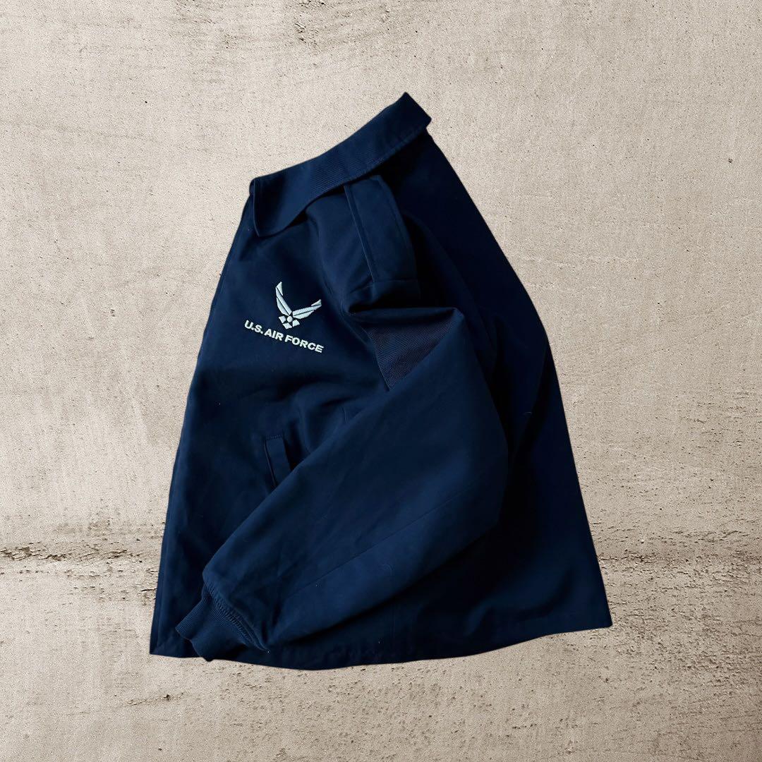 US AIR FORCEユーティリティーライトミリタリージャケット刺繍ロゴ紺古着