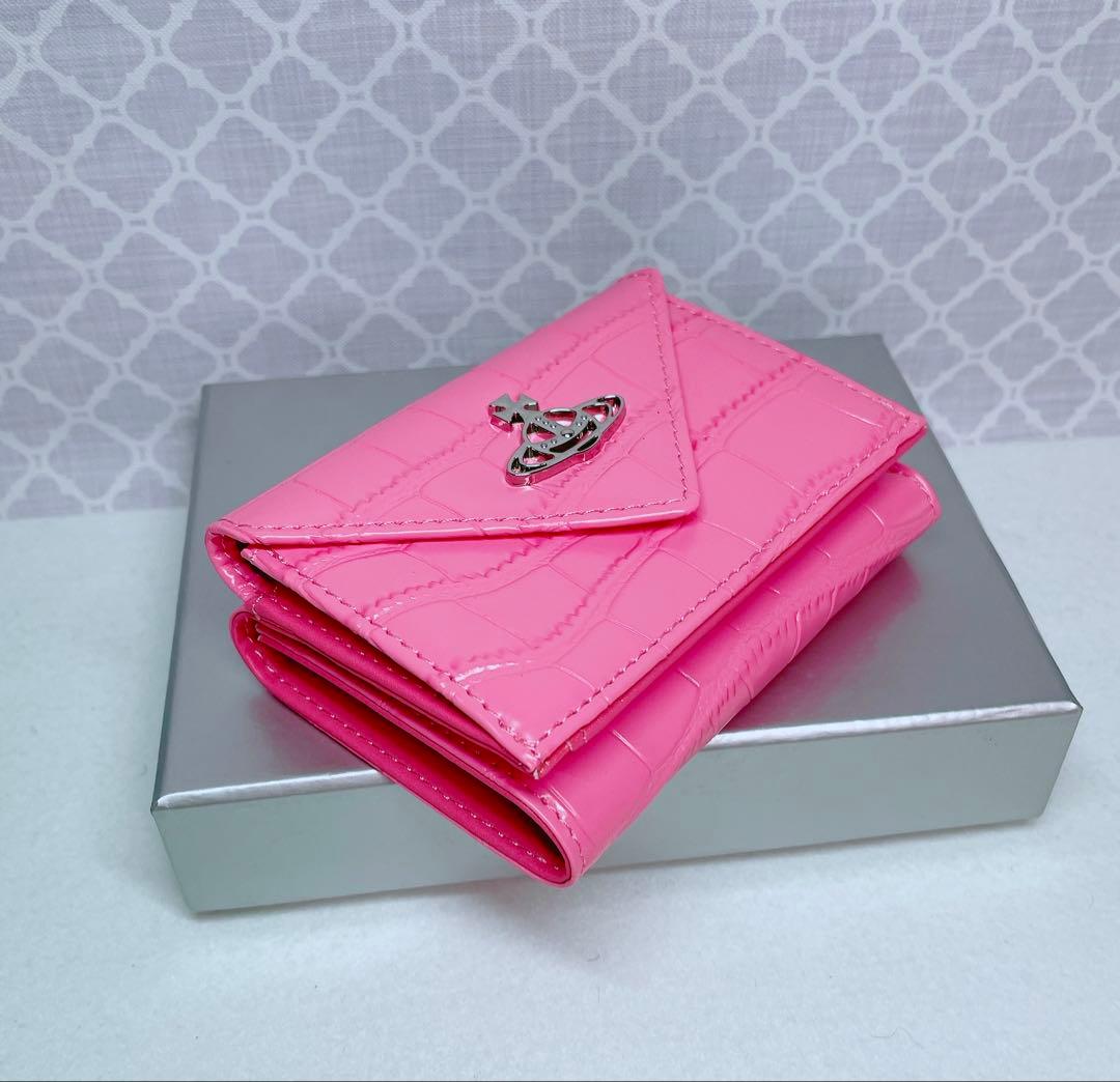新作✨️【内柄も素敵☆最新】Vivienne Westwood 三折財布