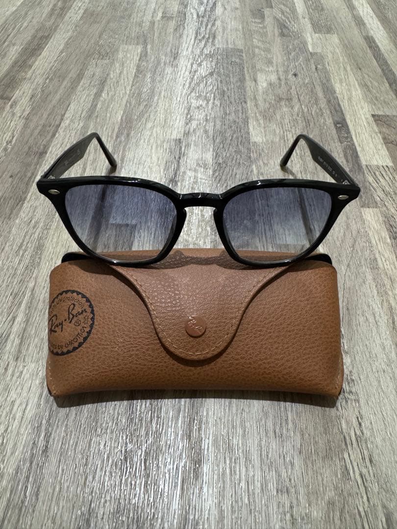 エ*ノ様 Ray-Ban 四角形サングラス ブラウンケース付き