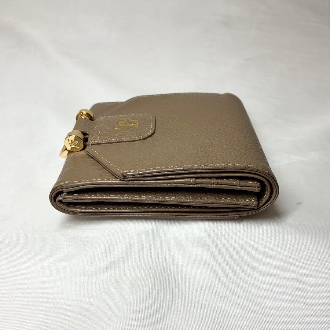 【美品】　アタオ　ロトロ　二つ折り財布　コンパクトウォレット　馬車　シボ革　人気