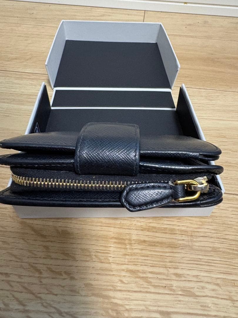正規品　PRADA プラダ　財布　サフィアーノ　２つ折り