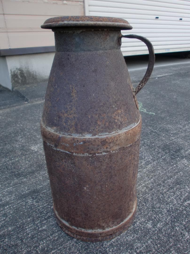 ヴィンテージ ミルク缶 古い金属製　アンティーク　錆　サビ　ガーデニング