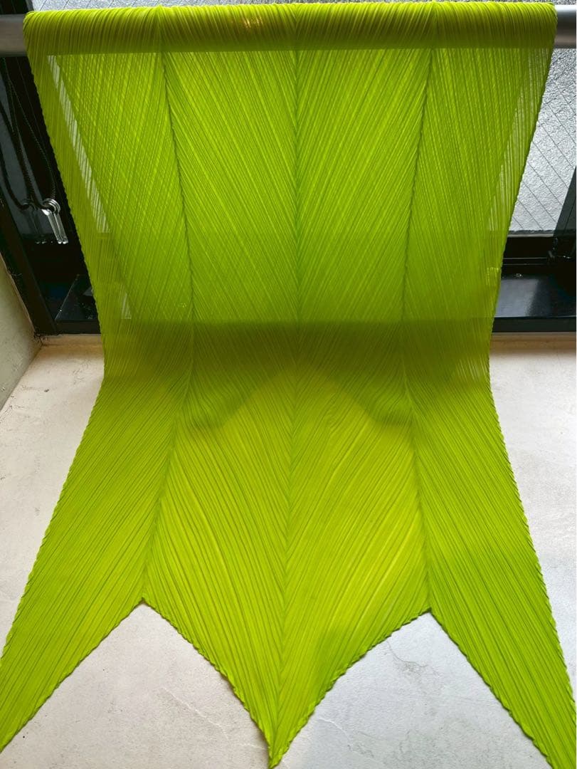 【新品未使用】ISSEY MIYAKE イッセイミヤケ ライムグリーン ストール