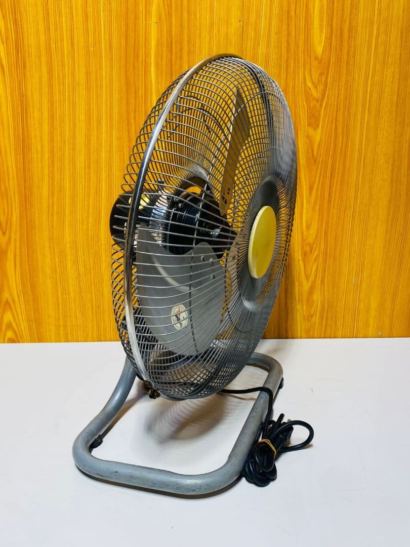 グレーの卓上扇風機 アルミフロア扇 45cm 扇風機