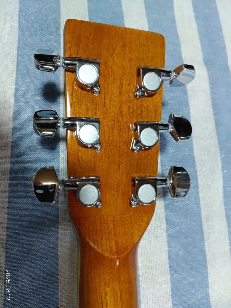 島村楽器のOOOサイズのアコースティックギターLUMBER LF3VS美品です。