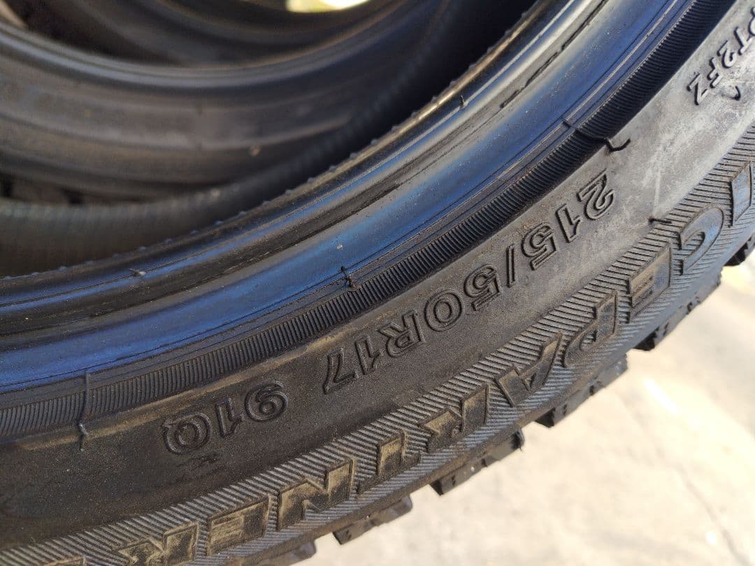 ①BSスダッドレスタイヤ215/50R17 2本セット