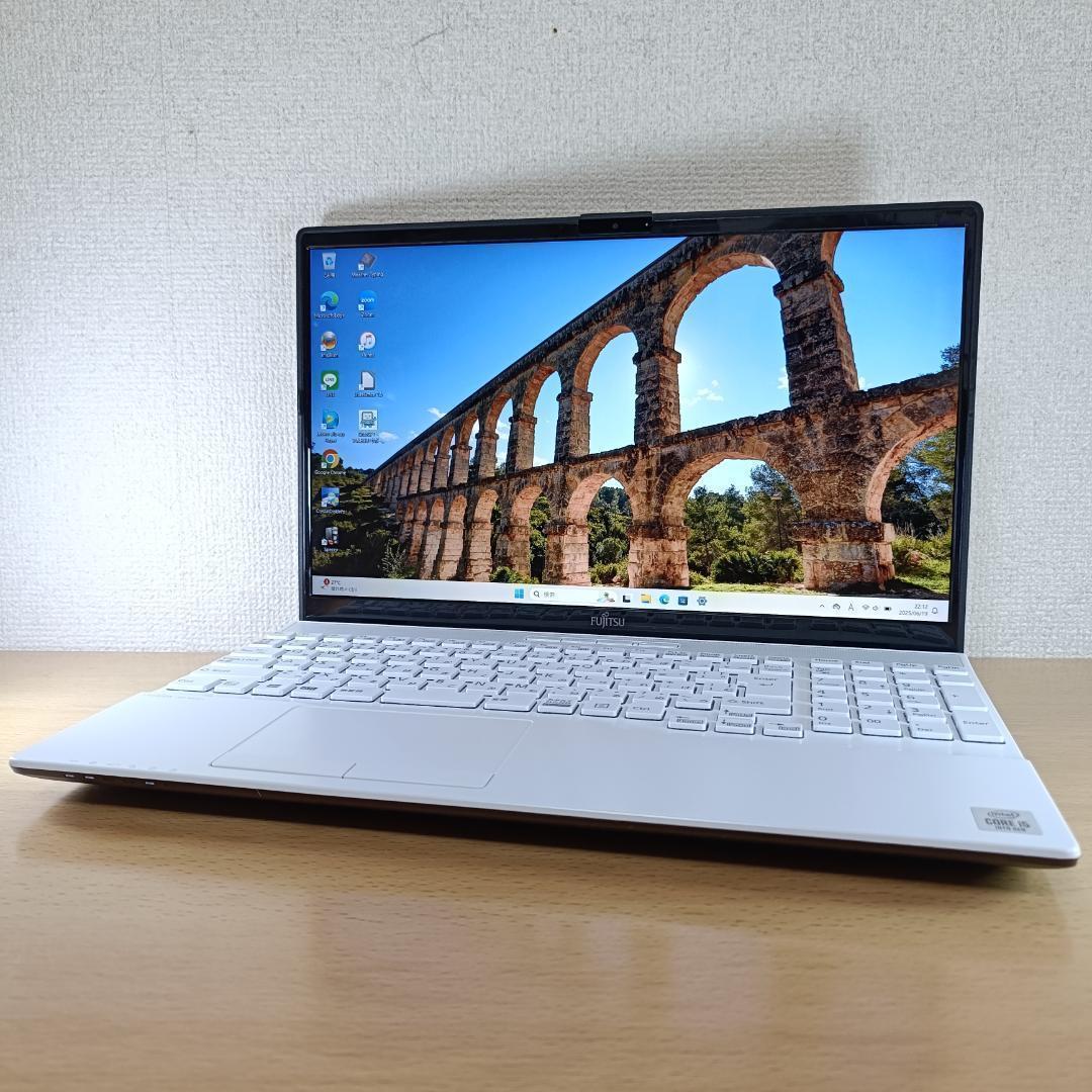 【美品】10世代 Corei5 Win11 ノートパソコン SSD 32GB 白