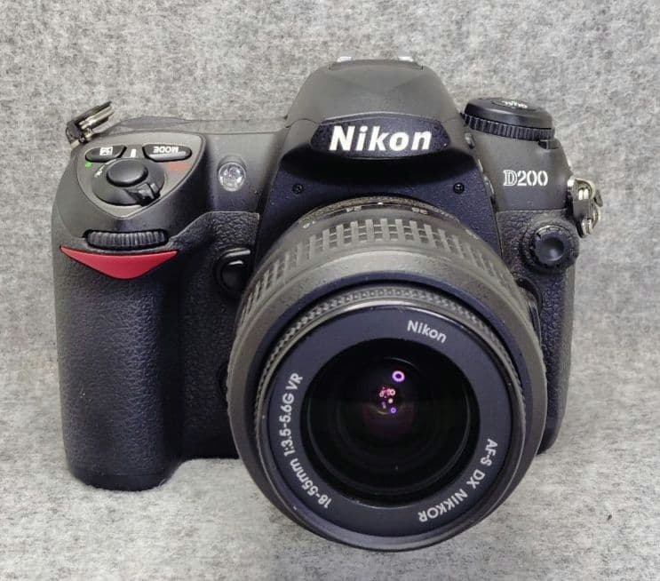 Nikon D200 標準ズームレンズ付　シャッター回数約4600回 CCD機