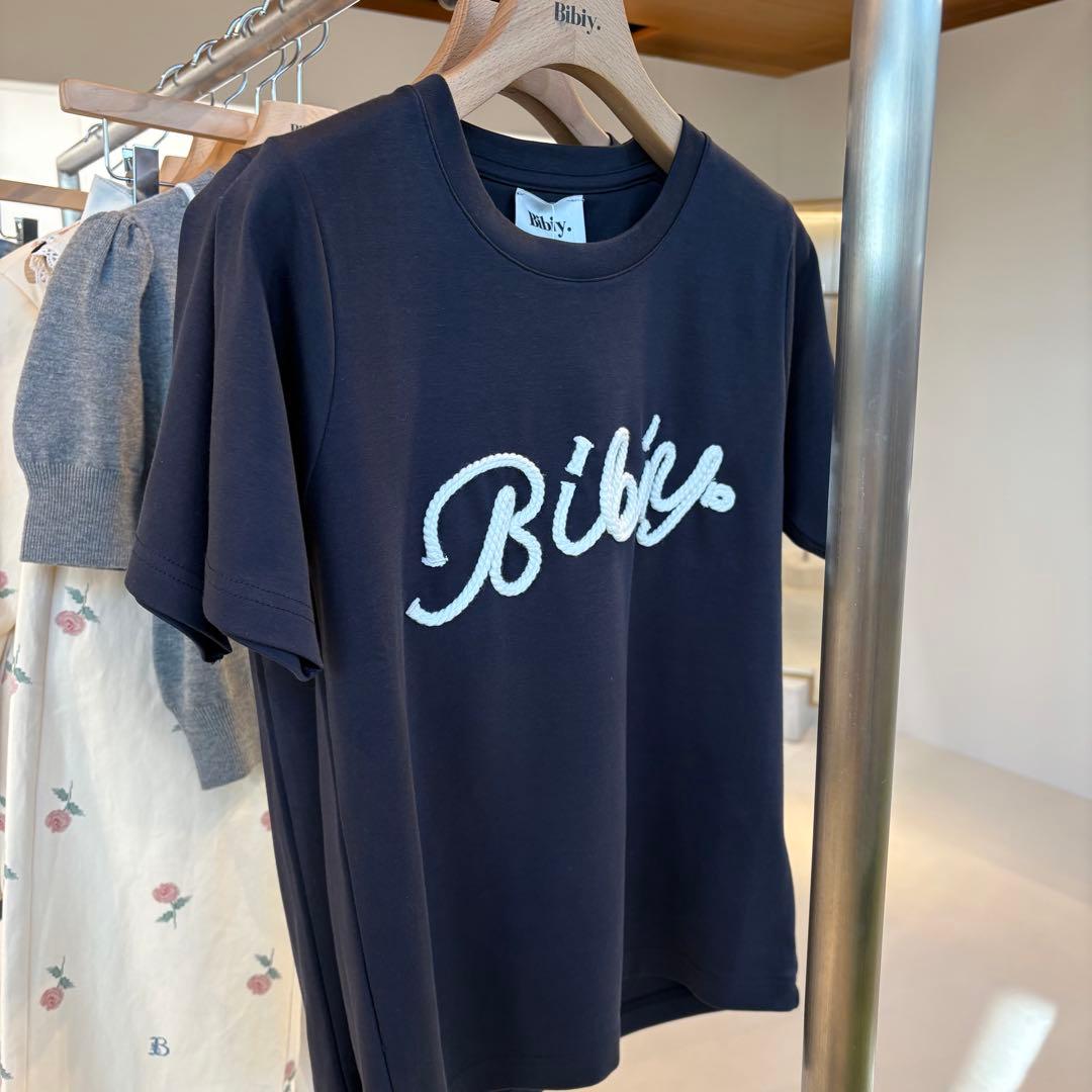 bibiy. ビビィ 新作 ロゴTシャツ