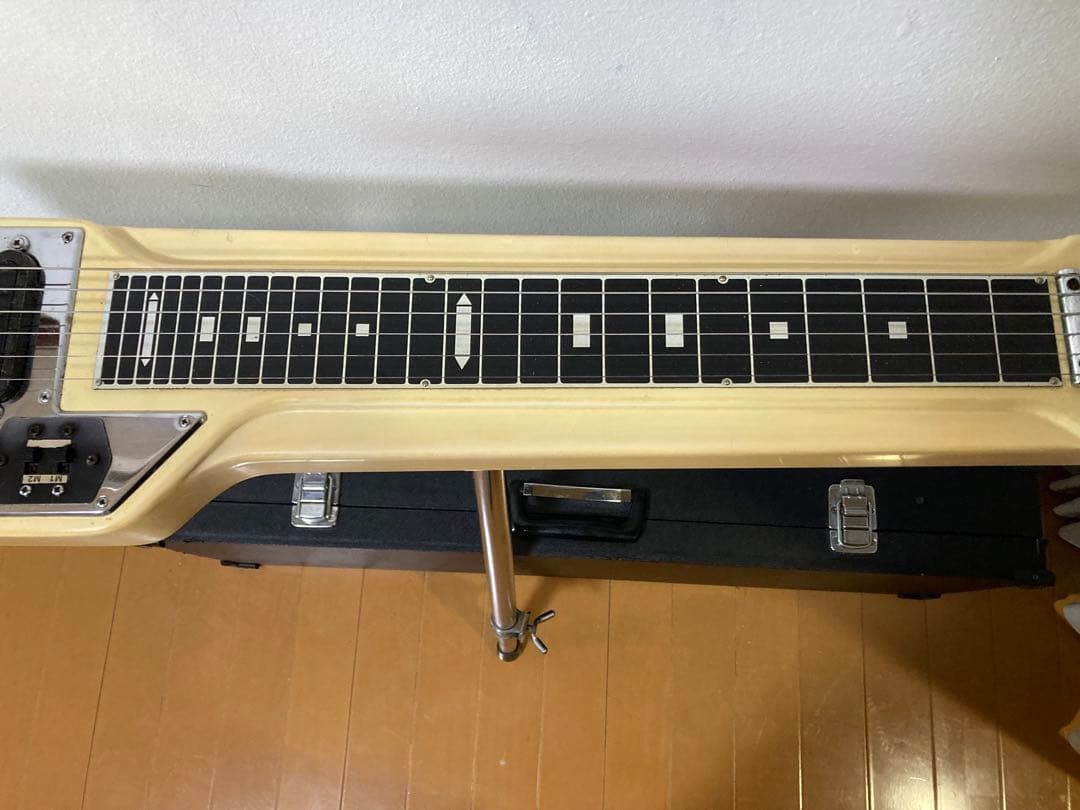 Guyatone グヤ6弦スチールギター　スタンド、ケース付