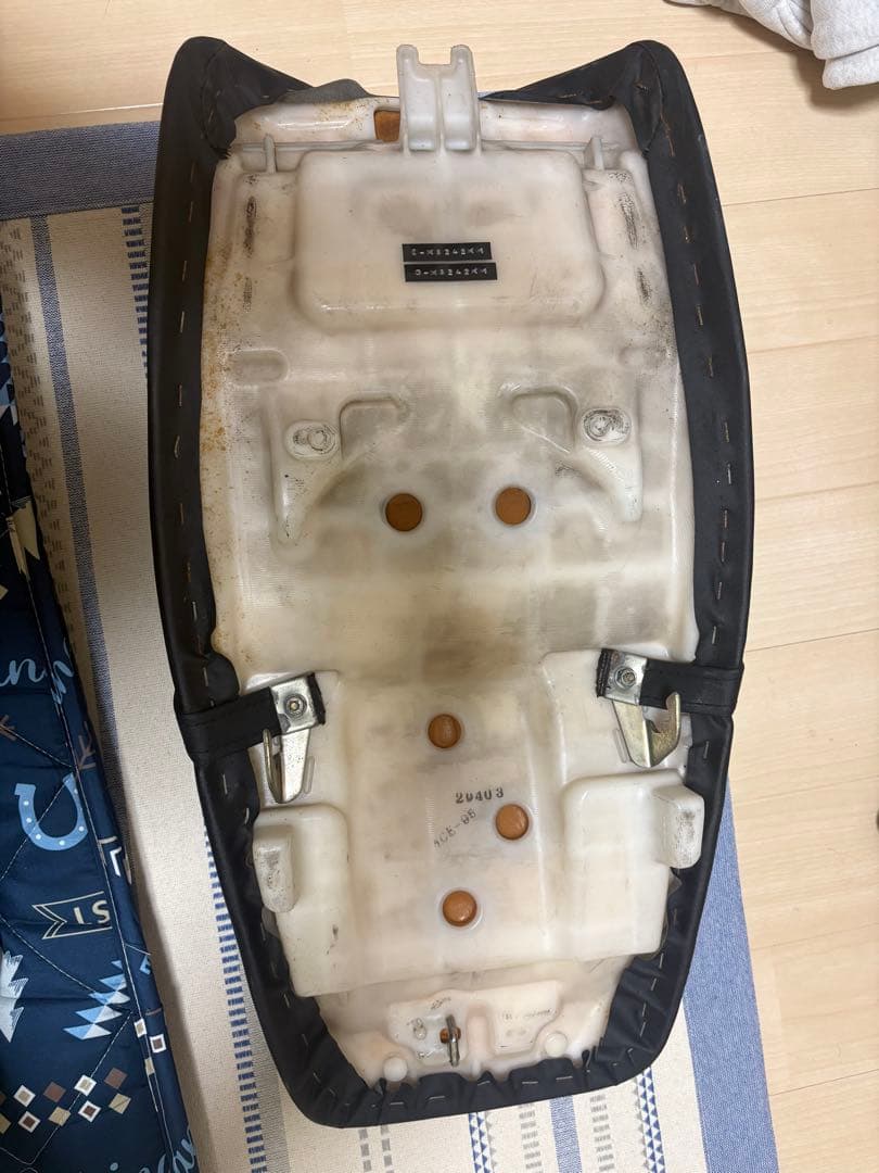 CB400SFスペック2純正シート