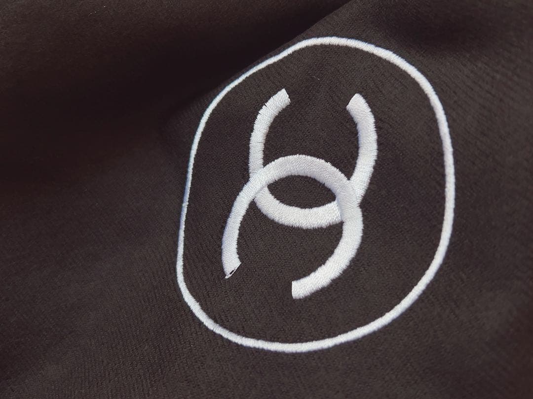 CHANEL ストール　刺繍ロゴ　膝掛け　ノベルティ　ブラック　黒