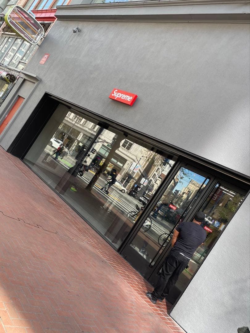 新品未開封　Supremeアラビック　ボックスロゴT Lサイズ
