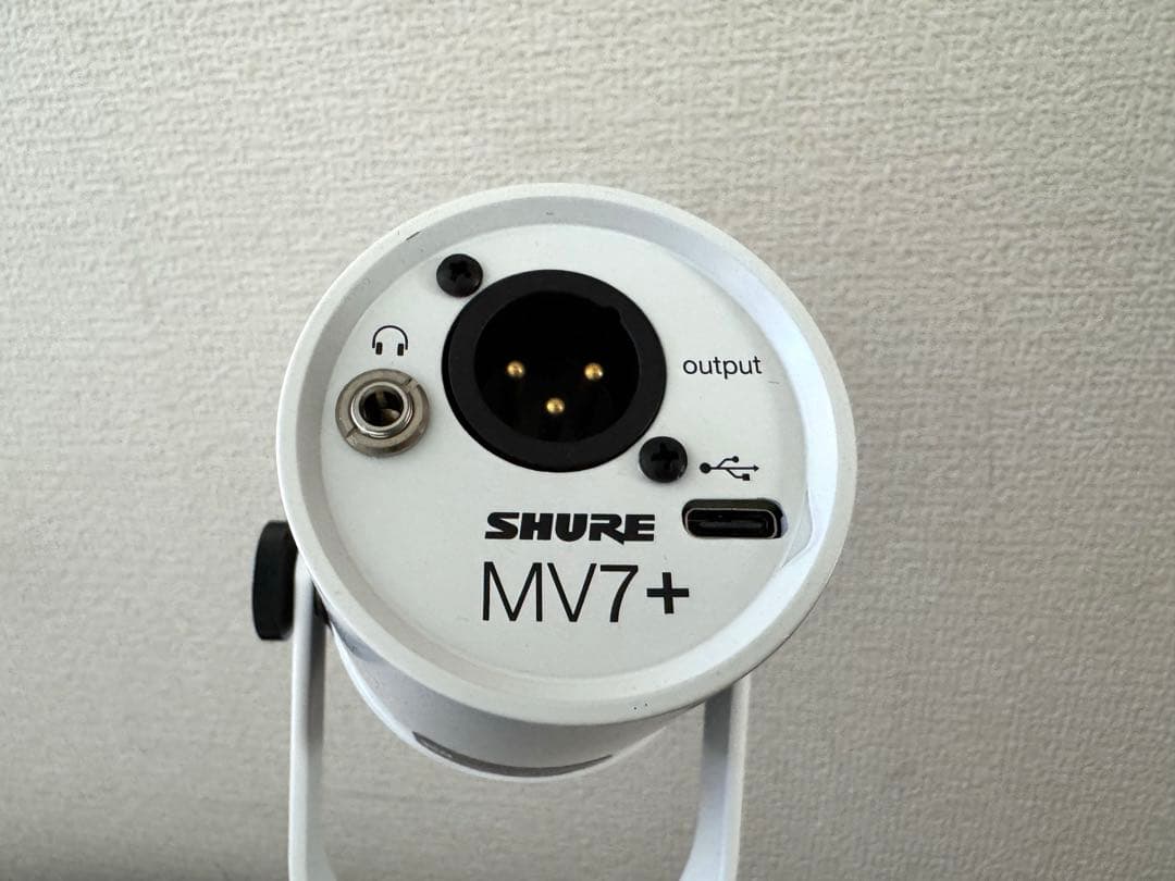 美品　SHURE MV7+　ホワイト　ダイナミックマイク　卓上スタンド付き