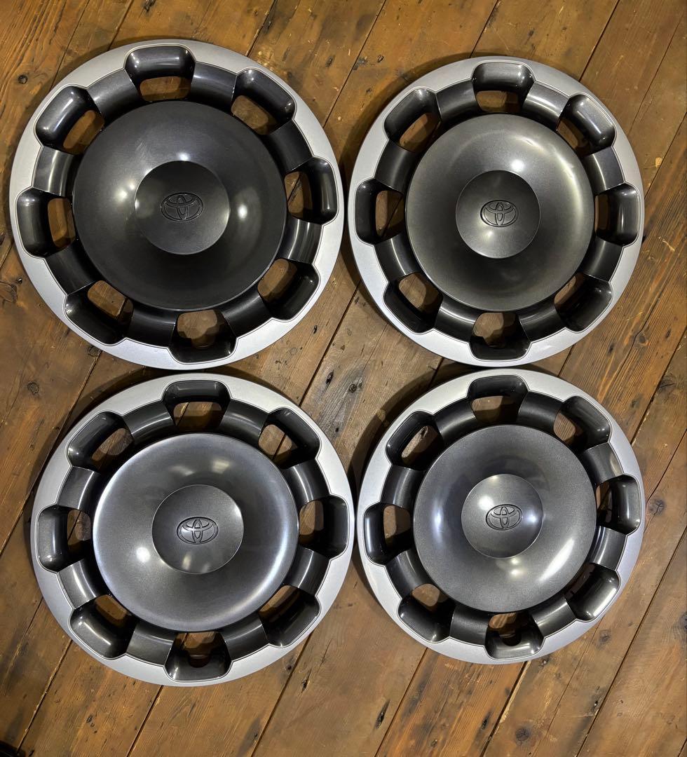 トヨタ シエンタ　15インチ ホイールカバー 4枚セット　中古品
