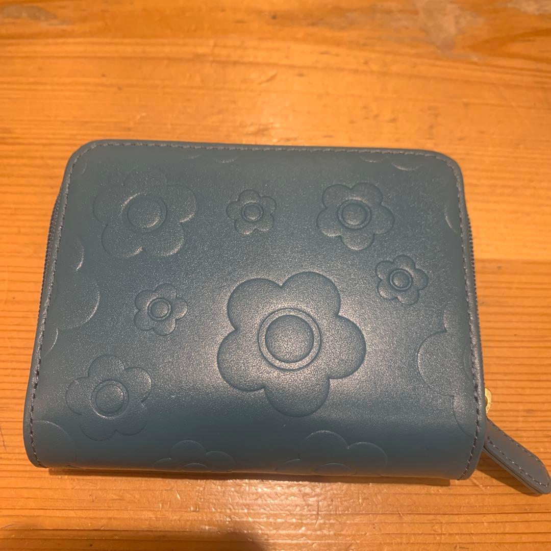 【新品・未使用品】デイジーエンボスフロート ウォレット（グリーン）