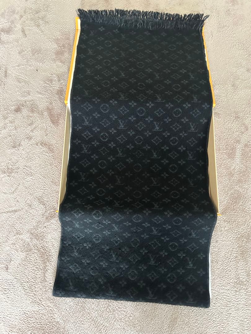 LOUIS VUITTON ルイヴィトンモノグラムクラシック　マフラー