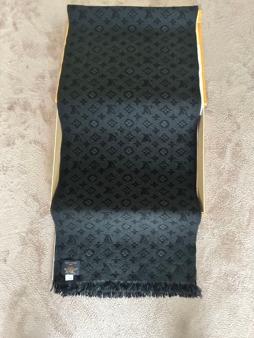 LOUIS VUITTON ルイヴィトンモノグラムクラシック　マフラー