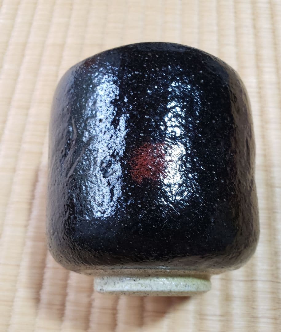 No186　古い 窯印８楽の黒楽筒茶碗