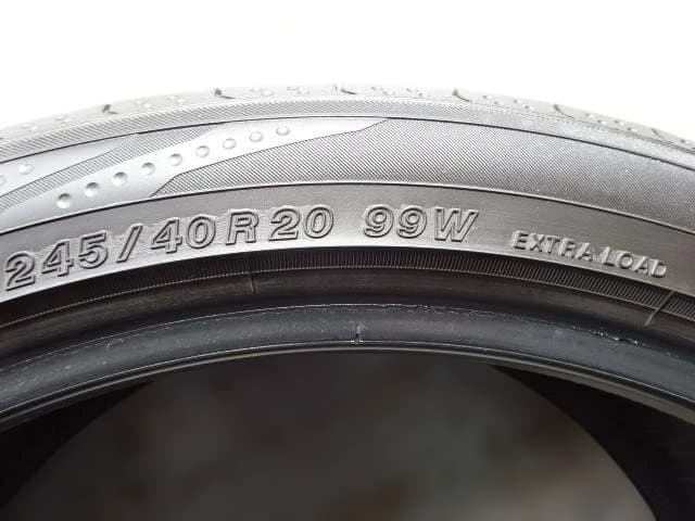 8分山以上ヨコハマタイヤ ブルーアースRV RV03 245/40R20中古2本