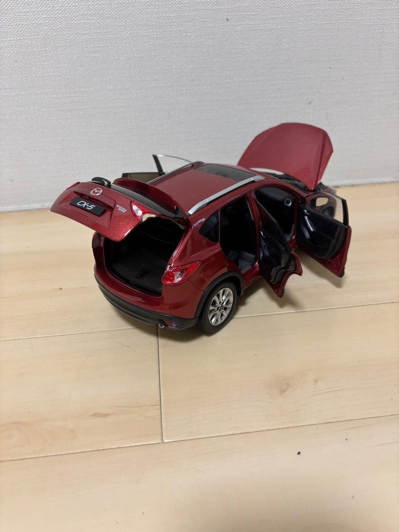 マツダ CX-5 1:18ミニカー　赤
