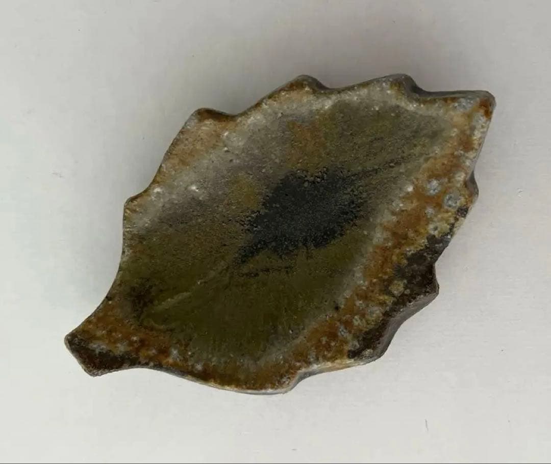 備前焼　葉型陶器小皿セット 醤油皿や箸休めを盛り付けてお料理を美しく見せる