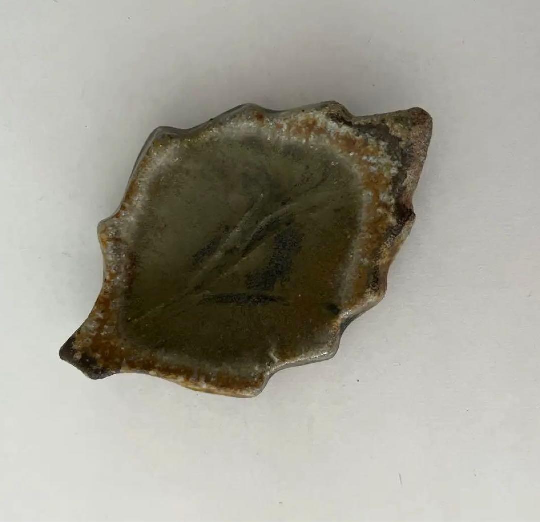 備前焼　葉型陶器小皿セット 醤油皿や箸休めを盛り付けてお料理を美しく見せる