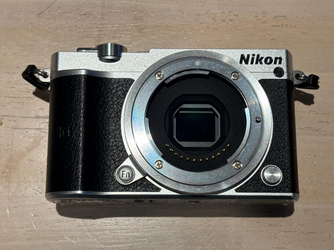 Nikon 1 J5 ダブルレンズキット＋社外バッテリー・充電器つき