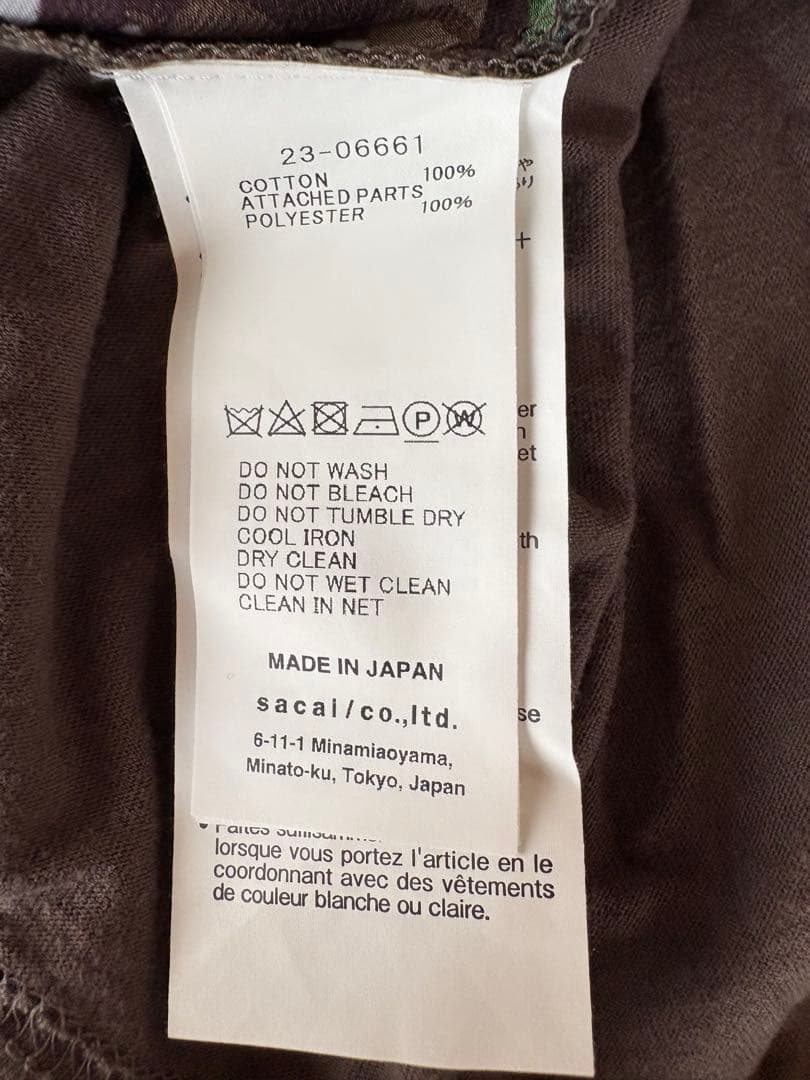 ブラウン 半袖Tシャツ 花柄デザイン