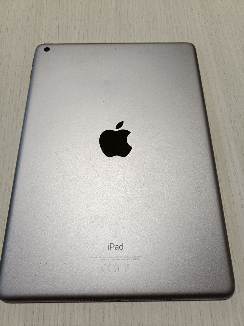 【値下げ中】iPad 第6世代 128GB Wi-Fiモデル 箱付き