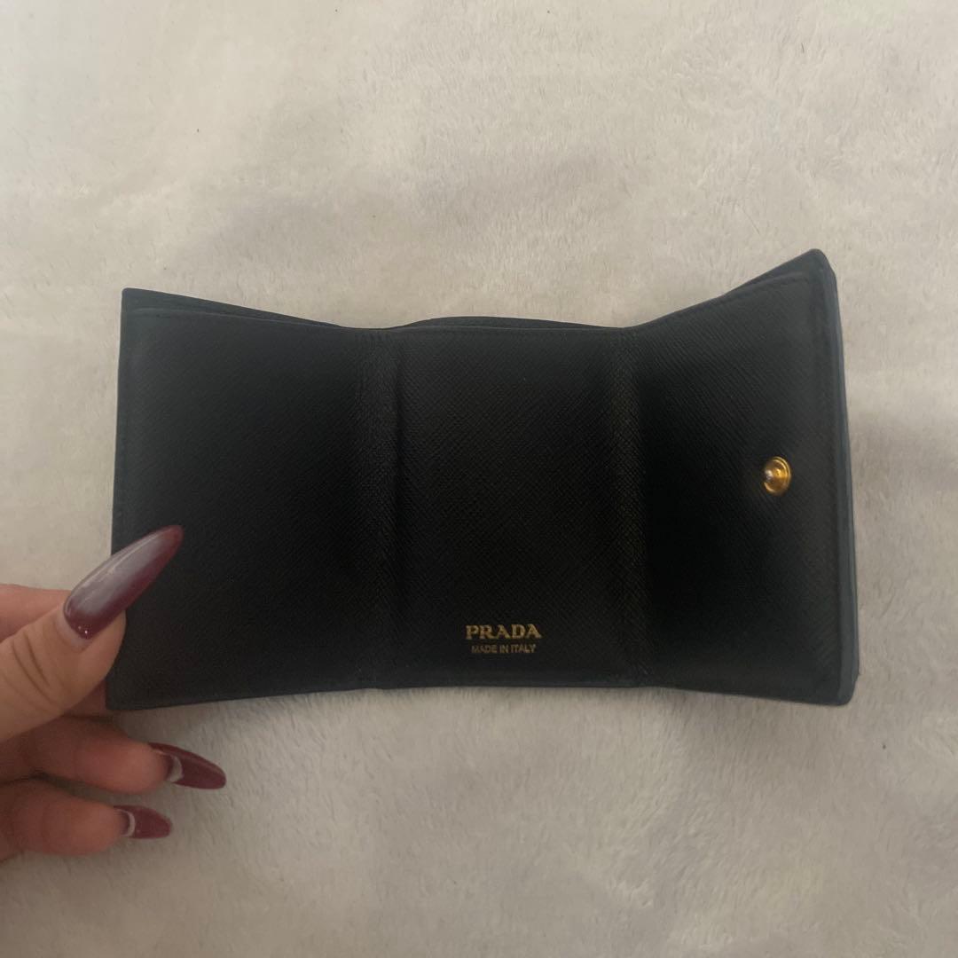 PRADA 黒 レザー 三つ折り財布